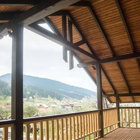 بيت خشبي Karpatska Oselia *