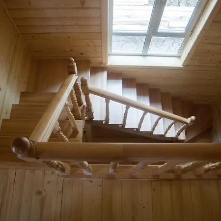 Karpatska Oselia بيت خشبي *