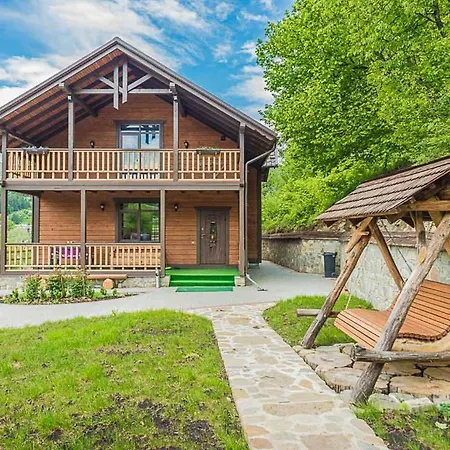 Деревянный коттедж Karpatska Oselia *